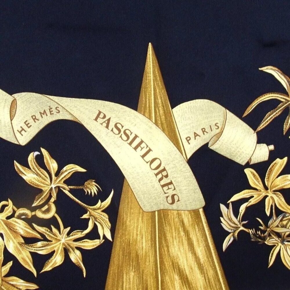 010176AQ (S1) Hermes Scarf Carre 90 Passiflores Black Silk - Picture 7 of 9